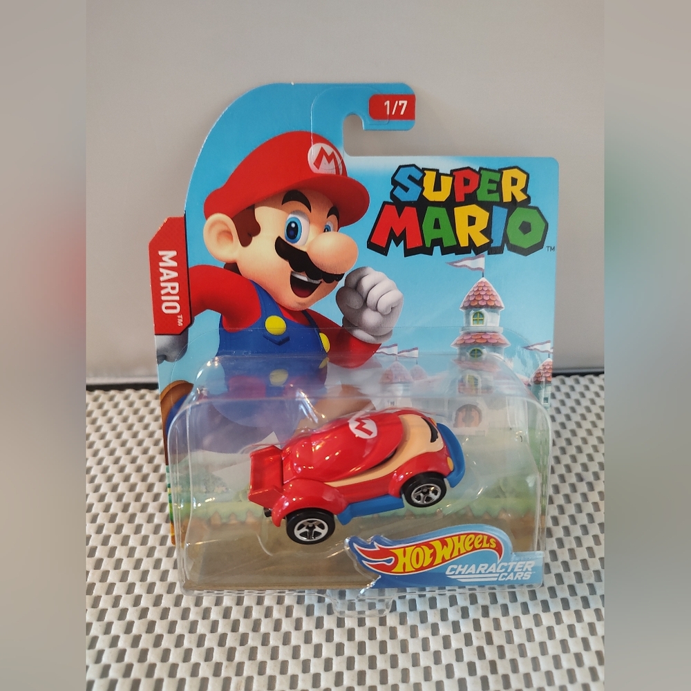 Hot Wheels Character Car Mario Super Mario NWT 2017